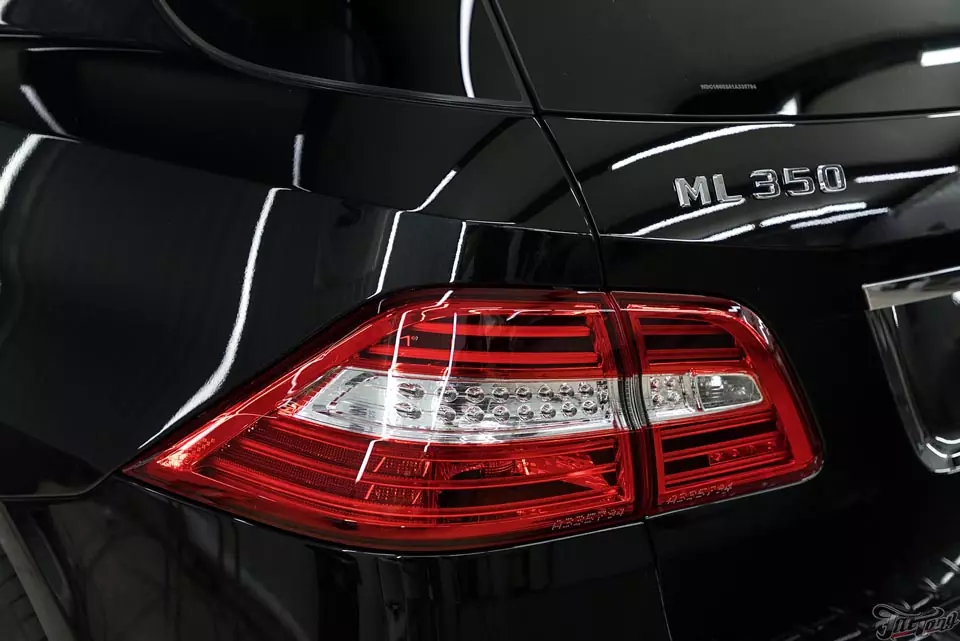 Mercedes ML. Восстановительная полировка кузова и покрытие 3х слойной керамикой.